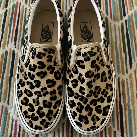 Vans women’s Leopard Print Slip-On Shoes - Picture 1 of 3